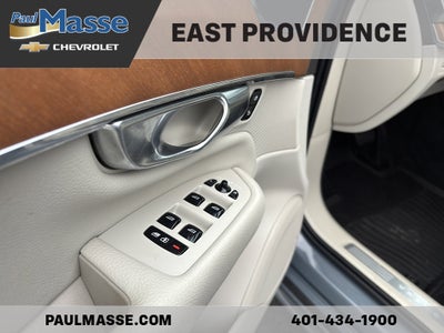 2022 Volvo XC90 T6 AWD Momentum 6P