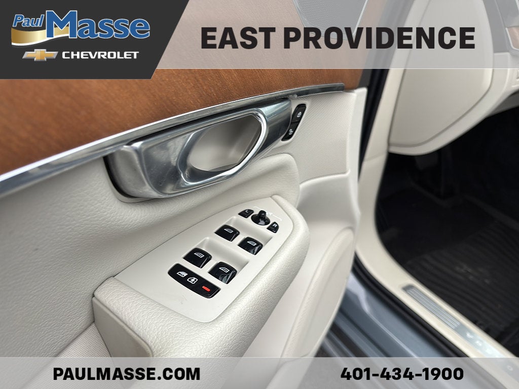 2022 Volvo XC90 T6 AWD Momentum 6P