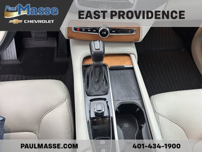 2022 Volvo XC90 T6 AWD Momentum 6P