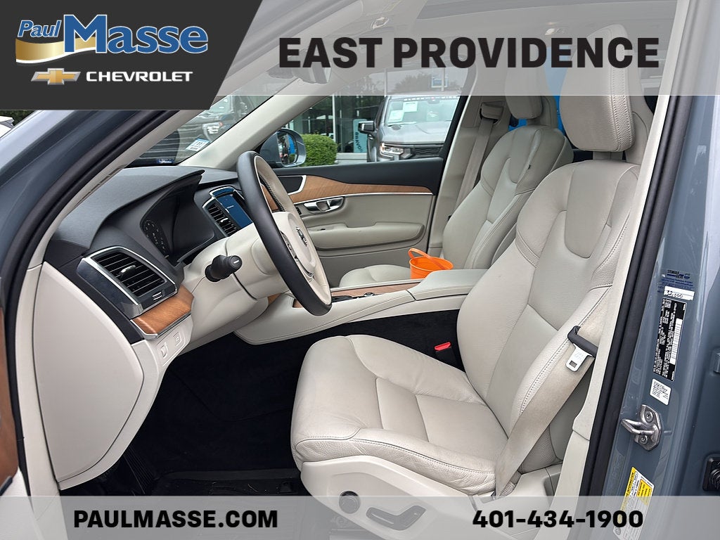 2022 Volvo XC90 T6 AWD Momentum 6P