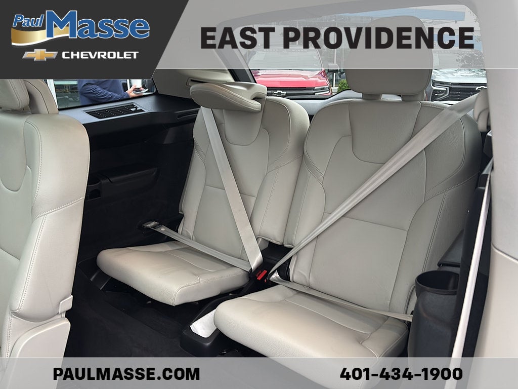 2022 Volvo XC90 T6 AWD Momentum 6P
